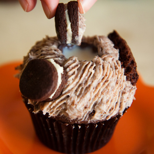 Oreo Cupcake With Built In Milk Cup (Submitted by J. Pollack via cupcakeproject)