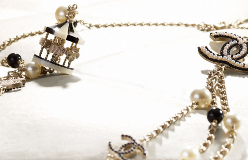 dustybe:  Chanel Carousel necklace